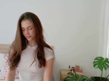girl
        grettabenett_ cam image #6439019