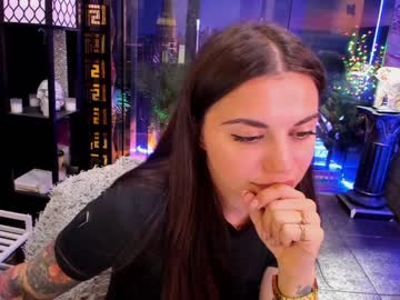 girl
        alma_pearl cam image #1797117