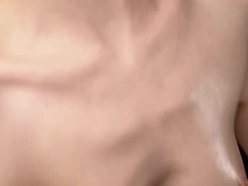 girl
        lauratanguy cam image #5498500