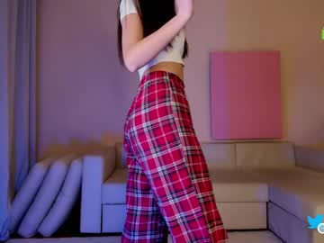 girl
        hollyextra cam image #1526762