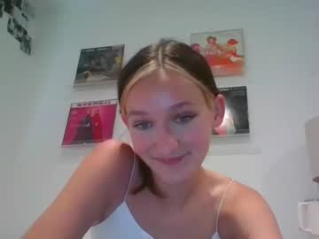 girl
        avabear8 cam image #4622577