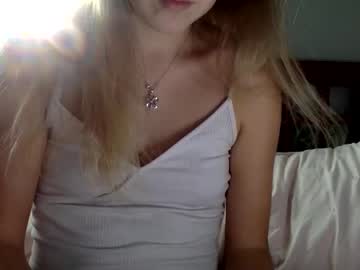 girl
        winterbunny69 cam image #3617412