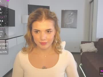 girl
        adri_dream cam image #6519900