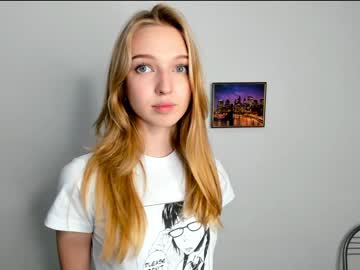 girl
        nobarbie cam image #2164690