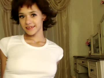 girl
        littlegreekflower cam image #5237838