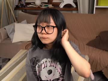 girl
        hinatabroks cam image #3818648