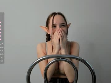 girl
        margarethowell cam image #2664749
