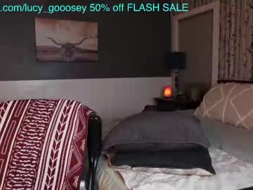 girl
        lucy_gooosey cam image #2491349