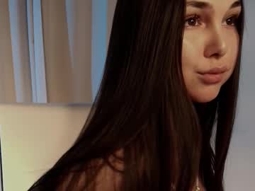 girl
        hollyextra cam image #6159923