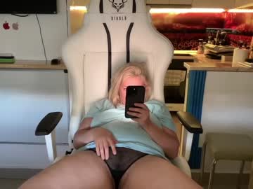 girl
        kiradivine cam image #2709100
