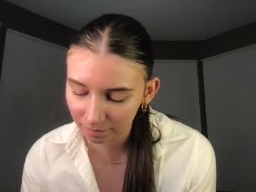 girl
        heidihotte cam image #1299847