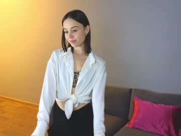 girl
        poppypaws cam image #5883918
