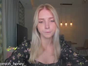 girl
        oh_honey_ cam image #1893348