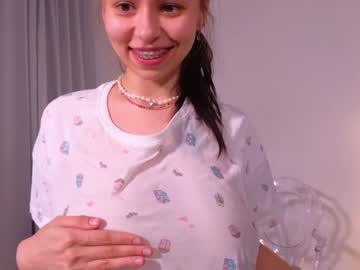 girl
        _say_yes cam image #2283600