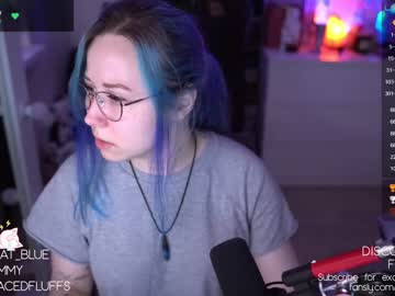 girl
        blue_mooncat cam image #1765202