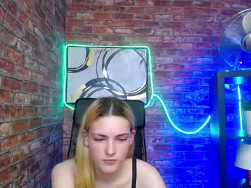 girl
        emily_willes cam image #2214722