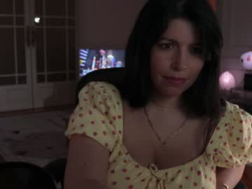 girl
        mila_ cam image #4359258