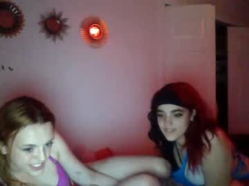 girl
        lilred_69 cam image #1767162