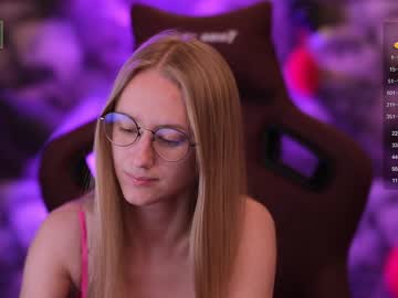 girl
        angeellina cam image #4061341