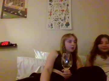 couple Cam Girls Masturbating With Dildos On Chaturbate with carpetmunchers