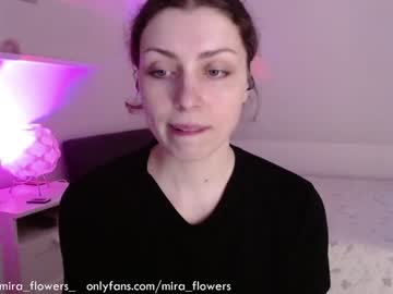 girl
        mira_flowers cam image #517934