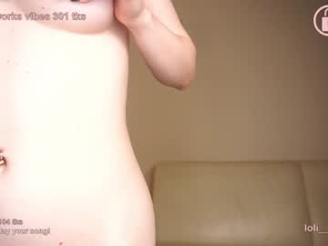 girl
        lola_and_girls cam image #1325082