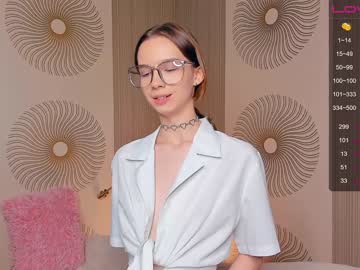 girl
        happiness_call cam image #2122414