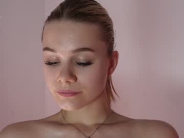 girl
        anna_royal_ cam image #4702059