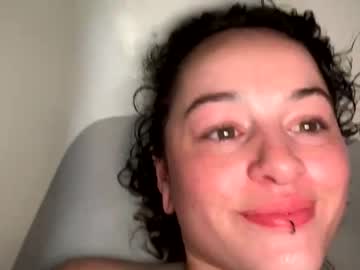 girl
        meowingmilf cam image #2484455