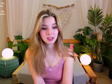 girl
        milablush cam image #319001