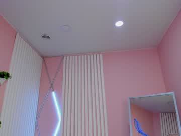 girl
        milablush cam image #73623