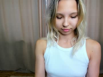 girl
        springgmelodyy cam image #2027737