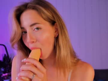 girl
        emmi_rosee cam image #4367113
