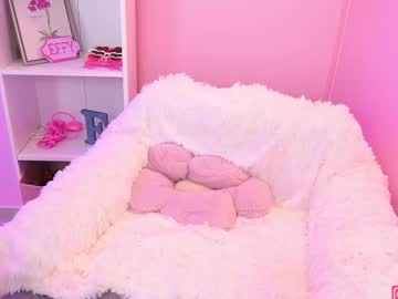 girl
        little_effy18_ cam image #6376075