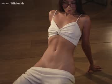 girl
        tifalock_ cam image #1549477