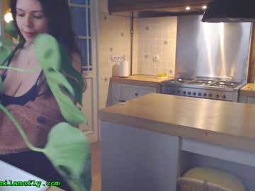 girl
        mila_ cam image #395628