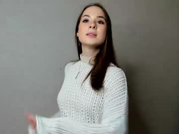 girl
        jeanne_curtis cam image #2329717
