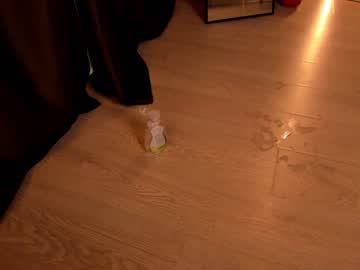 girl
        milablush cam image #1359951