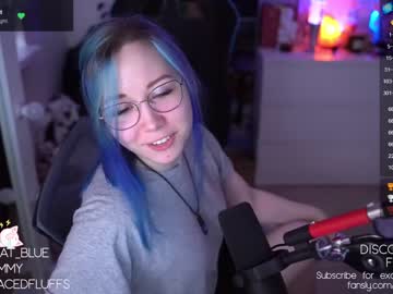 girl
        blue_mooncat cam image #1766209