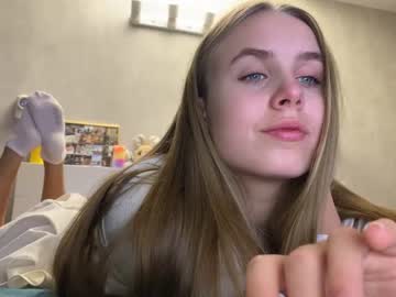 girl
        gucci_rich cam image #1204995