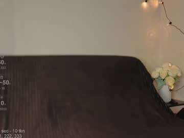 girl
        heylixie_ cam image #6664378