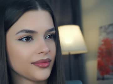 girl
        zarabeamer cam image #6776376