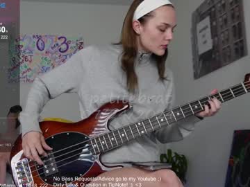 girl
        petitebrat cam image #4662855