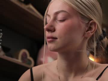 girl
        kateharrise cam image #5596924