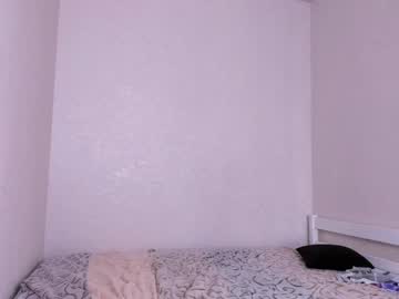 girl
        little_carolina cam image #1566908