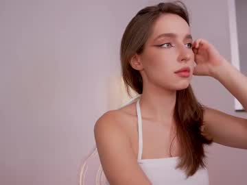 girl
        silent_chill cam image #6221380
