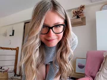 girl
        bestgirl_ofthe_neighborhood cam image #1071134