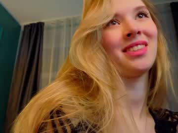 girl
        milablush cam image #3615054