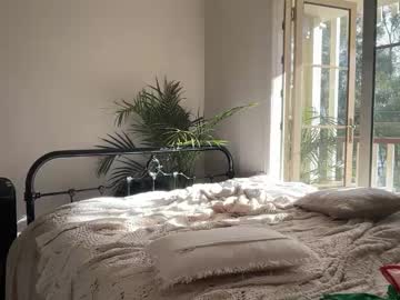girl
        novamills cam image #6700742