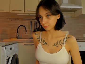girl
        aimeerogers cam image #1383975